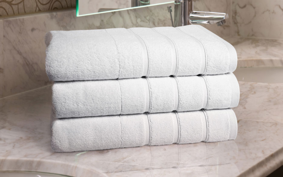 http://www.shopmgmgrand.com/images/products/lrg/mgm-grand-striped-trim-towels_lrg.jpg