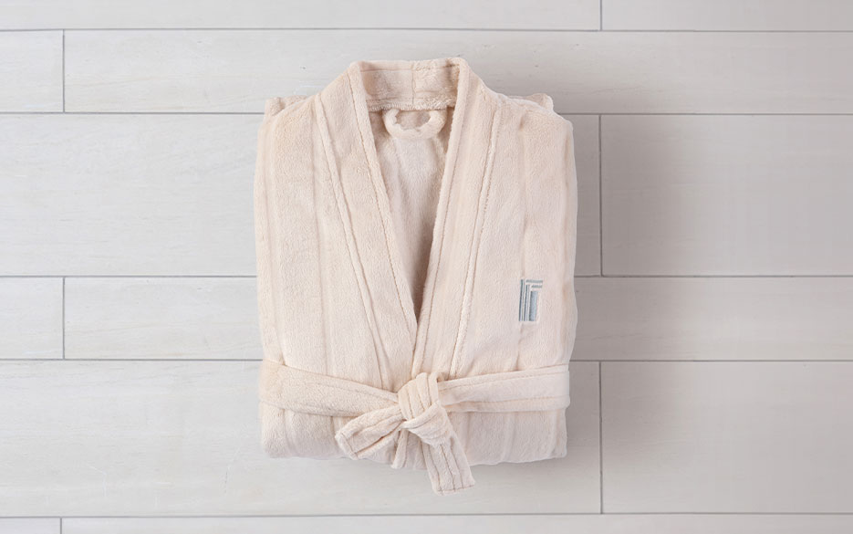 RARE Bathrobe from THE MANSION at MGM GRAND HOTEL LAS VEGAS CASINO